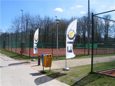 Beachvlaggen ETC bij entree sporthal taverne